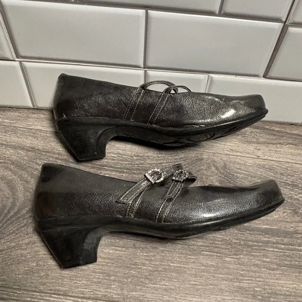 Naot Metallic Pewter Leather Double Strap Mary Jane Rhinestone Buckle Heels 38 7